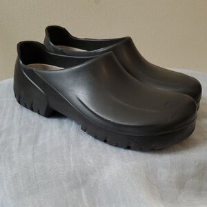 Black Slip-On Unisex Shoes